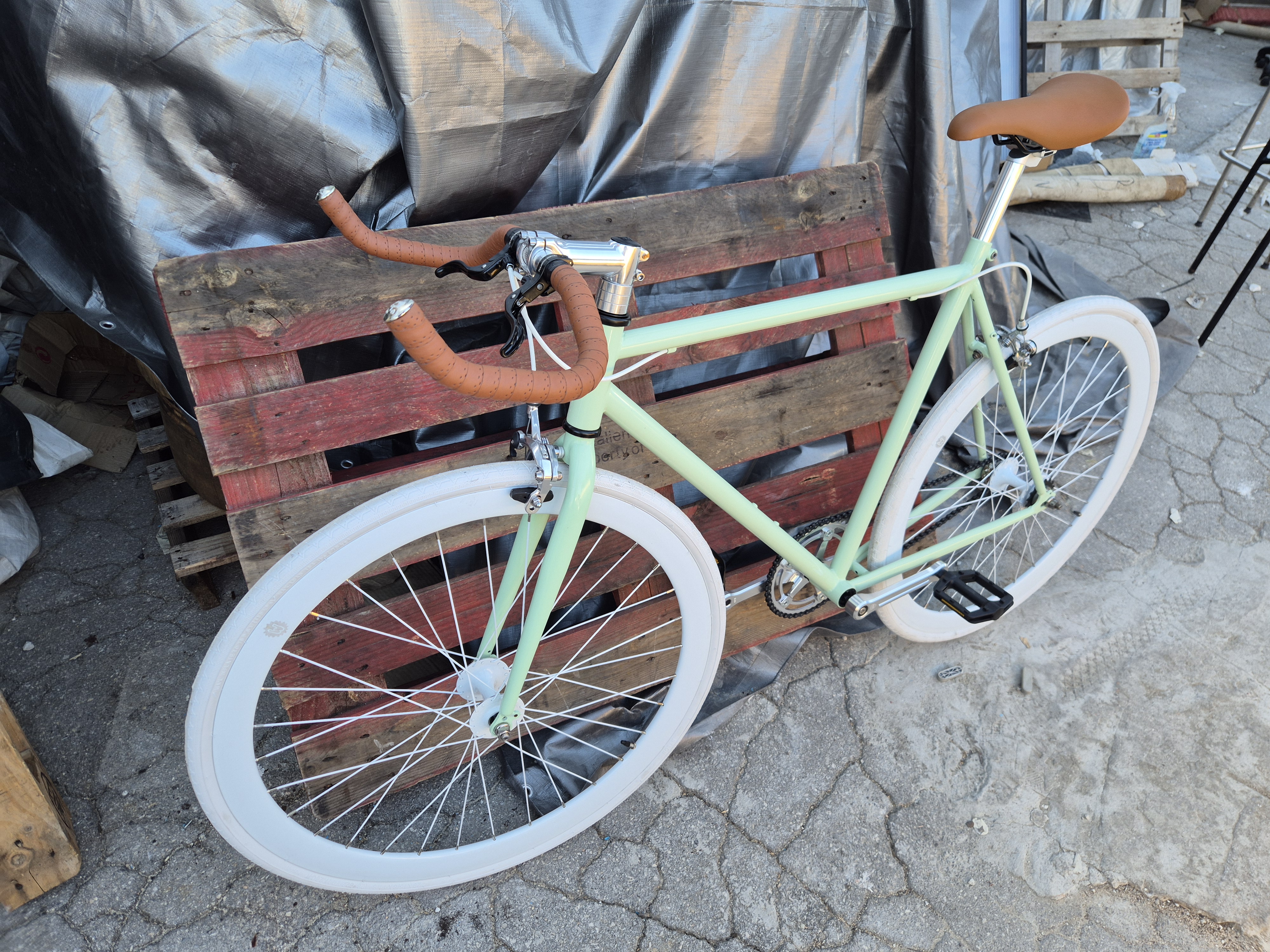 0202 bicicleta fixie verde ruedas blancas 168x100x36 1u
